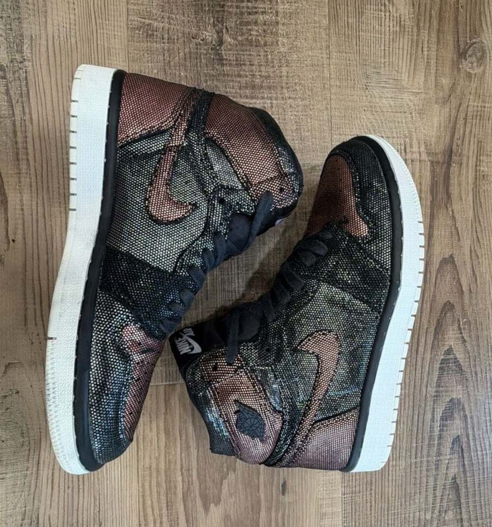Nike Women's Air Jordan 1 Retro High OG 'Fearless' Metallic Rose Gold